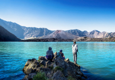 lekker vissen bij lake-segara-anak het kratermeer van gunung rinjani