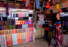 traditionele songket en geweven doeken in Sukarare op Lombok