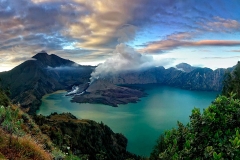 gunung-rinjani-lombok regelmatig vulkaan as uitwerpend